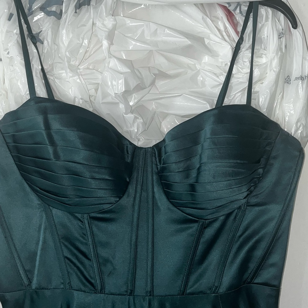 PROM DRESS - Picture 2 of 6
